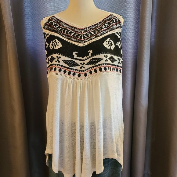 Lucky Brand Embroidered Tank Top Crochet inset - Picture 8 of 10